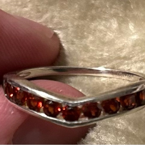 925 sterling silver genuine red garnet ring size 8 - Picture 3 of 8